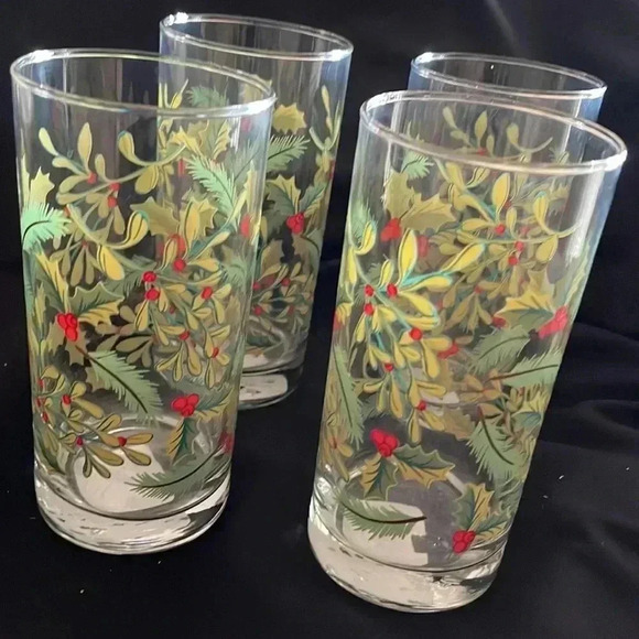 NWT Holly & Berry Glasses 16oz Weighted Bottom Set of 4 - Picture 2 of 3